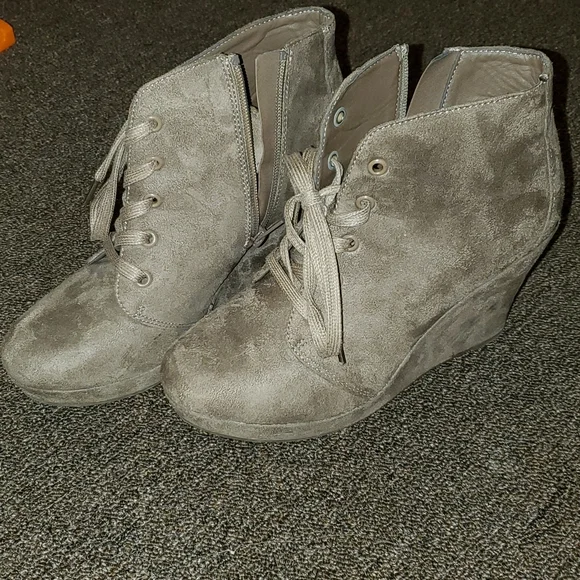Rampage Wedge Heels Size 7M Suede Brown - Picture 2 of 4